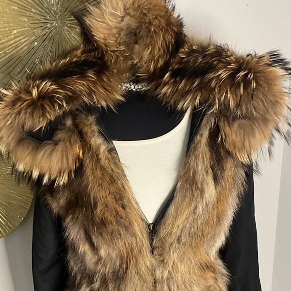 **Stunning Real Raccoon Fur Coat** - Picture 1 of 8
